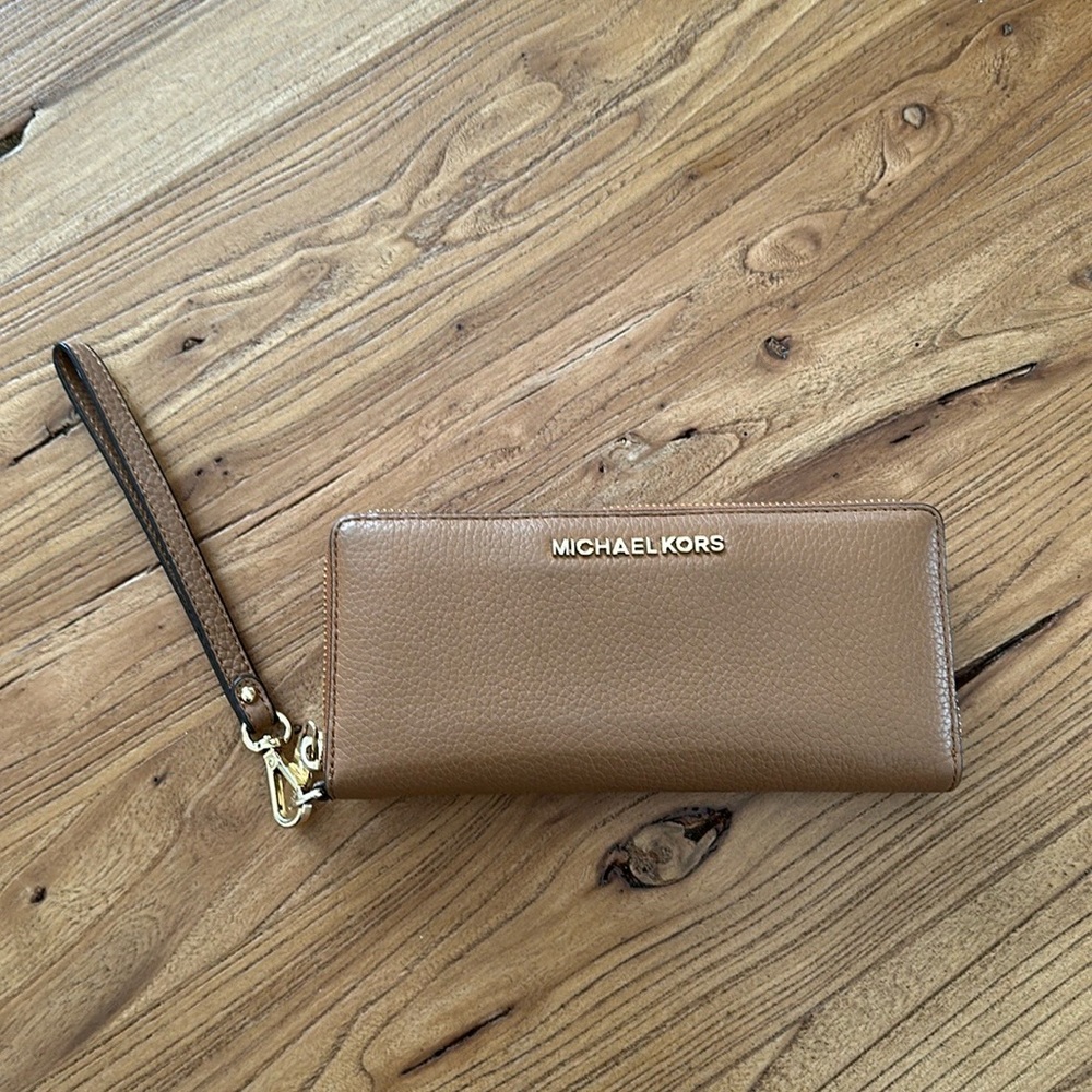 Michael Kors Pebbled Leather Continental Wristlet